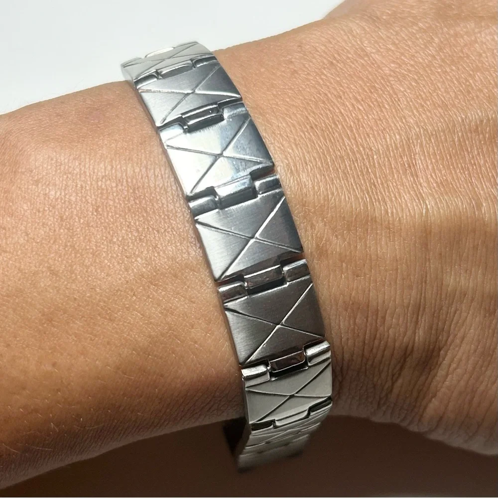 Men’s Silver Toned “X” Link Watch Band Style Bracelet (NWOT)